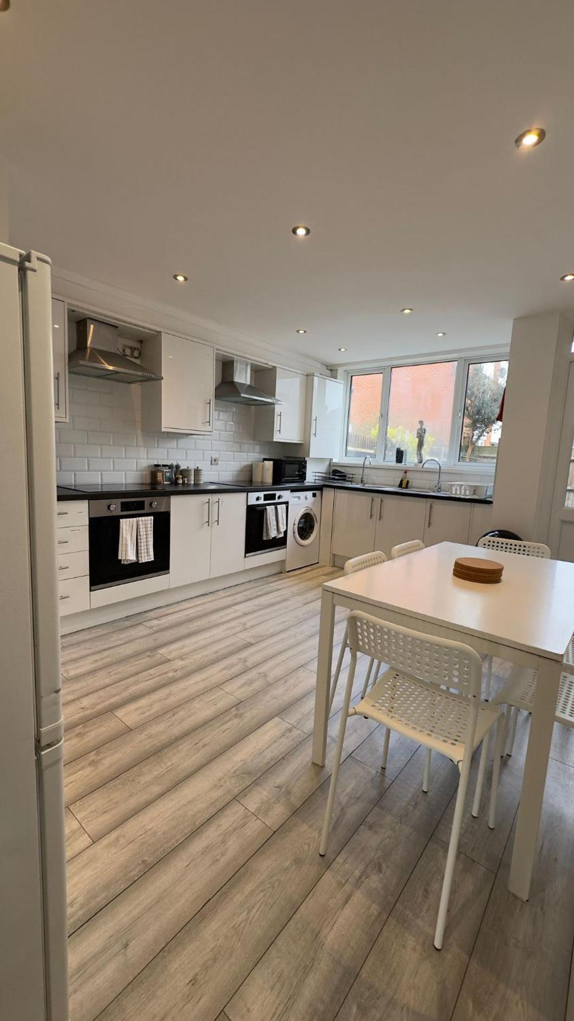 15 Min To Central London Guest Suites 22 Екстериор снимка