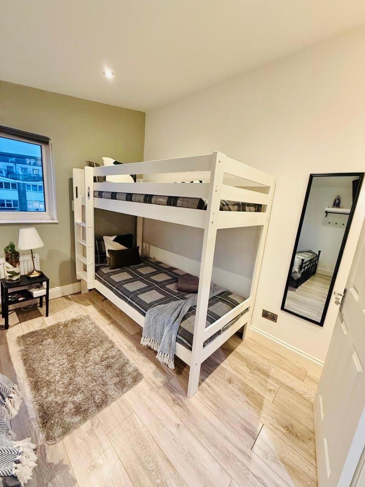 15 Min To Central London Guest Suites 22 Екстериор снимка