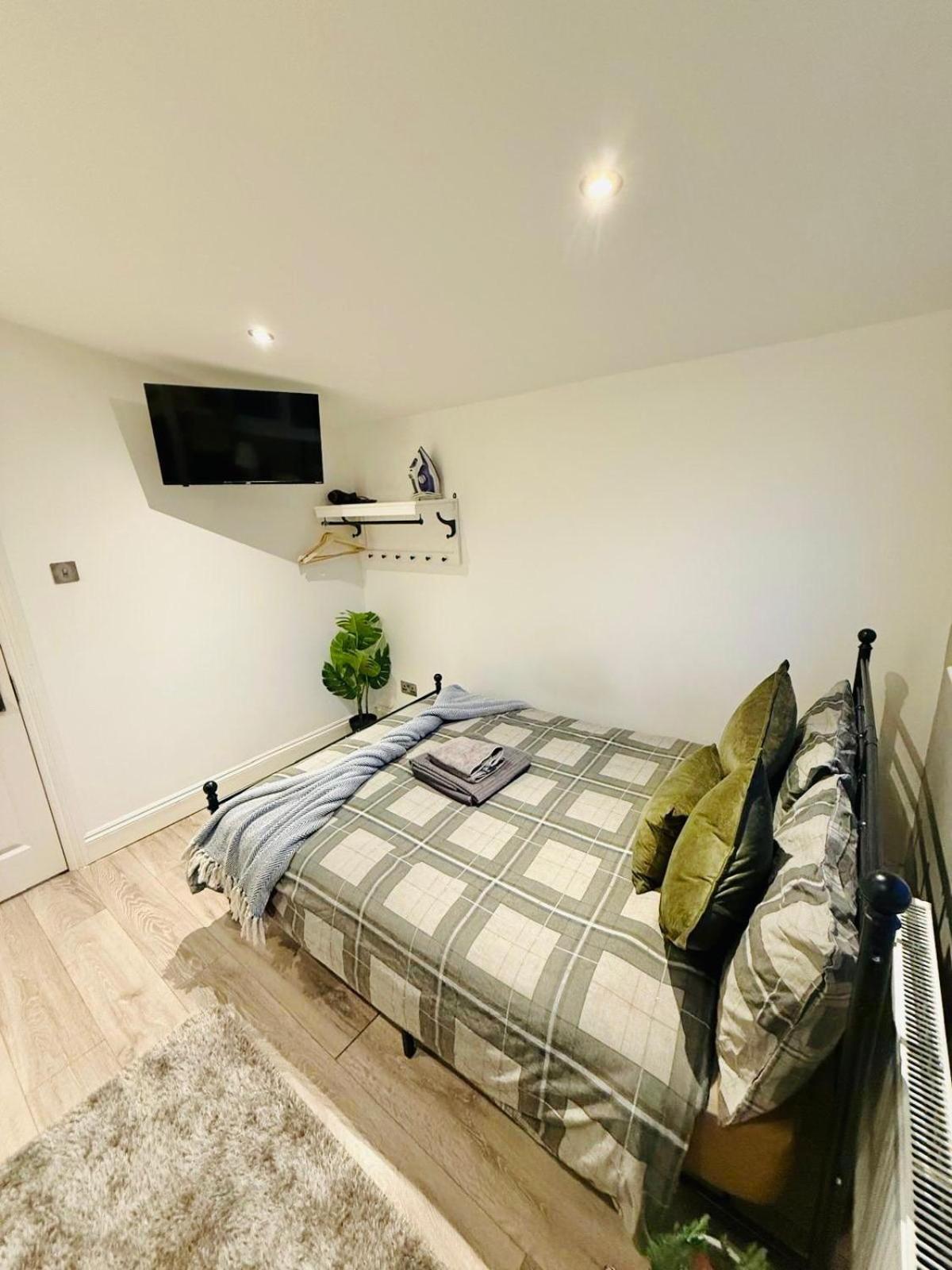 15 Min To Central London Guest Suites 22 Екстериор снимка